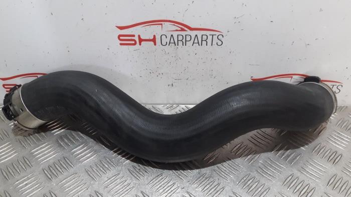Turbo hose from a Mercedes-Benz A (W176) 2.2 A-200 CDI, A-200d 16V 2014