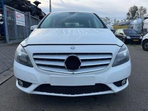 Used Front end, complete Mercedes B (W246,242) 1.8 B-180 CDI BlueEFFICIENCY 16V Price on request offered by SH Carparts