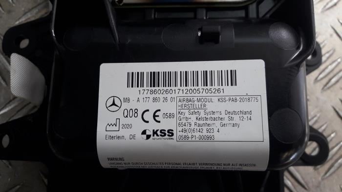 Airbag rechts (Armaturenbrett) van een Mercedes-Benz A (177.0) 1.3 A-180 Turbo 16V 2019