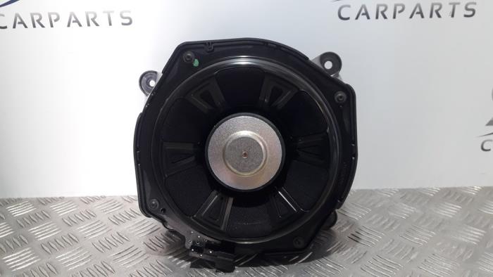 Speaker from a Mercedes-AMG CLA AMG (118.3) 2.0 CLA-45 S AMG Turbo 16V 4-Matic+ 2020