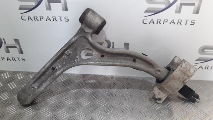 Front wishbone, right from a Mercedes-Benz B (W246,242) 1.8 B-200 CDI BlueEFFICIENCY 16V 2013