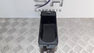 Usagé Porte-gobelet Mercedes 280SLC/SL Prix € 30,00 Règlement à la marge proposé par SH Carparts
