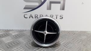 Usagé Aerateur tableau de bord Mercedes 280SLC/SL Prix € 50,00 Règlement à la marge proposé par SH Carparts