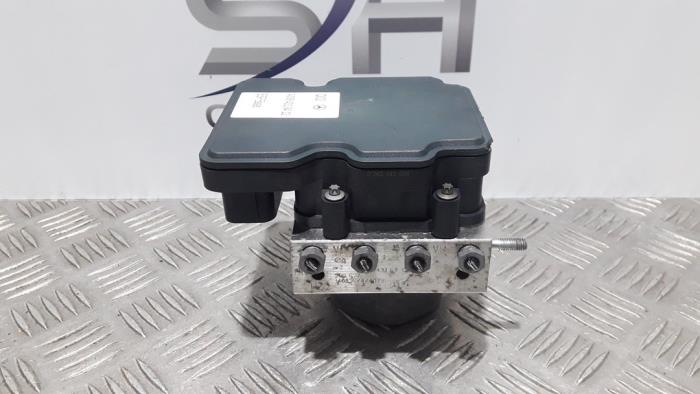Begagnade ABS-pump Mercedes CLA (117.3) 2.2 CLA-220 CDI, 220 d 16V Pris € 40,00 Marginaltabell erbjuds av SH Carparts