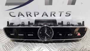 Używane Zegar Mercedes E (C238) E-220d 2.0 Turbo 16V Cena € 90,00 Procedura marży oferowane przez SH Carparts