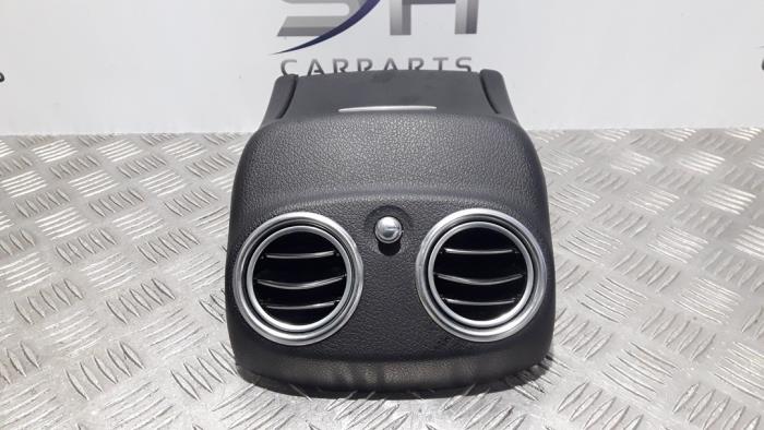 Begagnade Luftraster bak Mercedes E (W213) E-200d 2.0 Turbo 16V Pris € 55,00 Marginaltabell erbjuds av SH Carparts