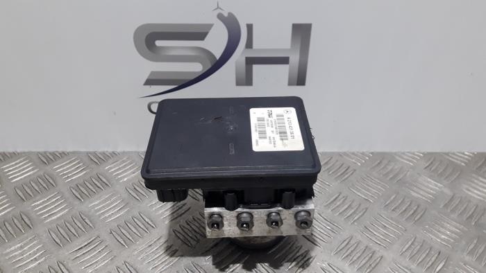 Begagnade ABS-pump Mercedes E (W213) E-200d 2.0 Turbo 16V Pris € 350,00 Marginaltabell erbjuds av SH Carparts