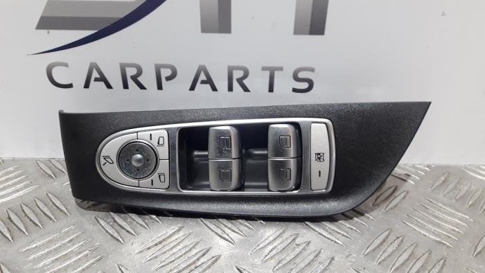 Interruptor combinado de ventanillas de un Mercedes-Benz E (W213) E-200d 2.0 Turbo 16V 2018