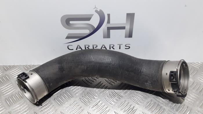 Turbo pipe from a Mercedes-Benz E (W212) E-220 CDI 16V BlueEfficiency 2010