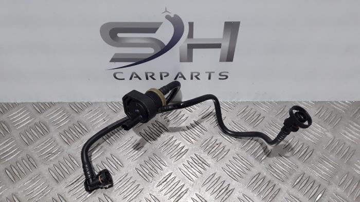 Vacuum valve from a Mercedes-Benz A Limousine (177.1) 2.0 A-35 AMG Turbo 16V 4Matic 2019