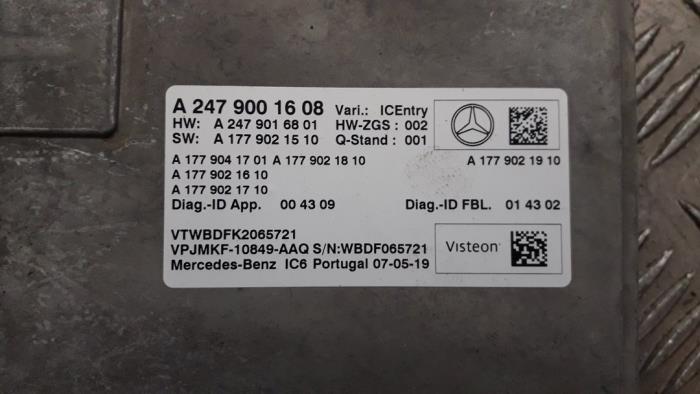 Unidad de control multimedia de un Mercedes-Benz A (177.0) 1.3 A-180 Turbo 16V 2019