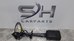 Used Front seatbelt buckle, left Mercedes A (177.0) 1.3 A-180 Turbo 16V Price € 90,00 Margin scheme offered by SH Carparts