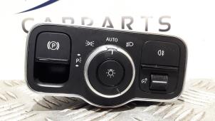Usados Interruptor de luz Mercedes A (177.0) 1.5 A-180d Precio € 20,00 Norma de margen ofrecido por SH Carparts