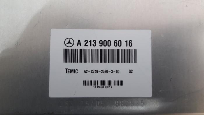 Módulo de suspensión de un Mercedes-AMG E Estate AMG (S213) 3.0 E-43 AMG V6 Turbo 4-Matic 2018