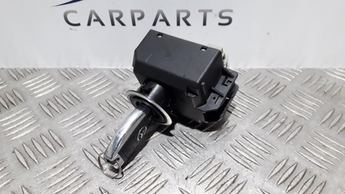 Ignition lock + key from a Mercedes-Benz A (W176) 1.6 A-180 16V 2014