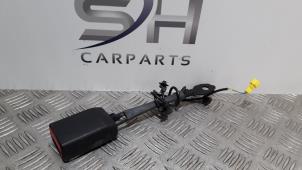 Used Front seatbelt buckle, left Mercedes A (W176) 1.6 A-180 16V Price € 50,00 Margin scheme offered by SH Carparts