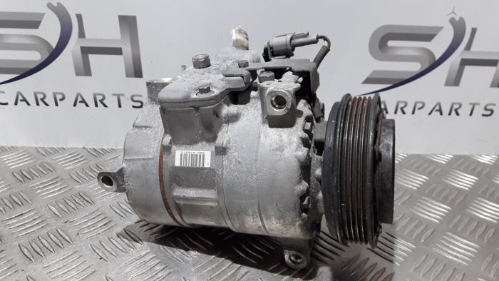 Air conditioning pump from a Mercedes-Benz A (W176) 1.6 A-180 16V 2013
