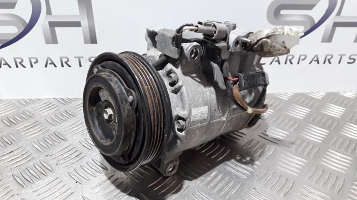Air conditioning pump from a Mercedes-Benz A (W176) 1.6 A-180 16V 2013