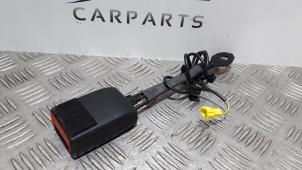 Used Front seatbelt buckle, left Mercedes B (W246,242) 1.6 B-180 BlueEFFICIENCY Turbo 16V Price € 50,00 Margin scheme offered by SH Carparts