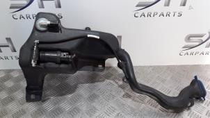 Używane Zbiornik spryskiwacza przód Mercedes A (W176) 1.6 A-180 16V Cena € 30,00 Procedura marży oferowane przez SH Carparts