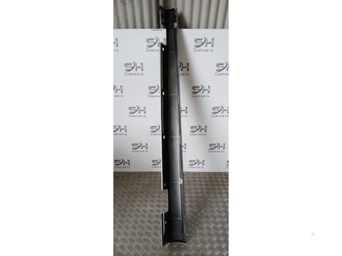 Side skirt, right from a Mercedes-Benz A (W176) 1.6 A-180 16V 2018