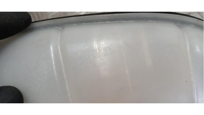 Expansion vessel from a Mercedes-Benz GLA (156.9) 2.2 200 CDI, d 16V 2015