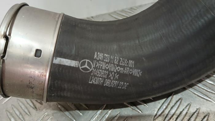 Gebrauchte Intercooler Schlauch Mercedes A (W176) 1.8 A-200 CDI 16V Preis € 25,00 Margenregelung angeboten von SH Carparts