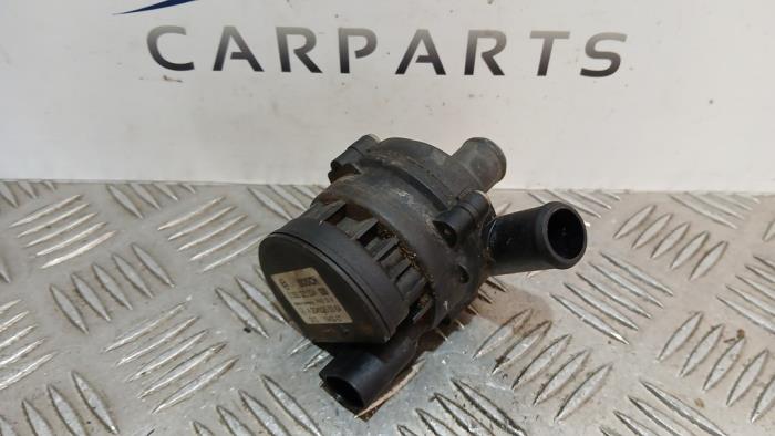 Begagnade Extra vattenpump Mercedes A-Klasse AMG (177.0) 2.0 A-35 AMG Turbo 16V 4Matic Pris € 22,50 Marginaltabell erbjuds av SH Carparts