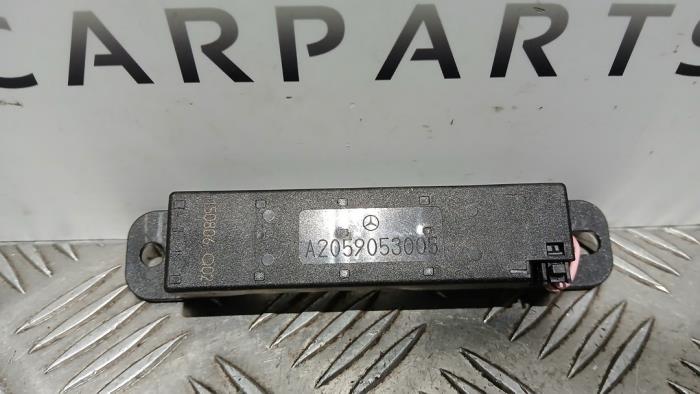 Używane Antena Mercedes A (W176) 2.0 A-250 Turbo 16V 4-Matic Cena € 10,00 Procedura marży oferowane przez SH Carparts