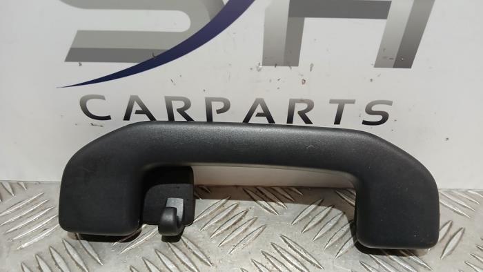 Begagnade Handtag Mercedes A (W176) 1.6 A-180 16V Pris € 10,00 Marginaltabell erbjuds av SH Carparts
