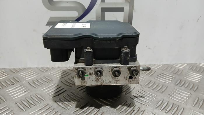 Usagé Pompe ABS Mercedes CLA (117.3) 1.8 CLA-200 CDI 16V Prix € 50,00 Règlement à la marge proposé par SH Carparts