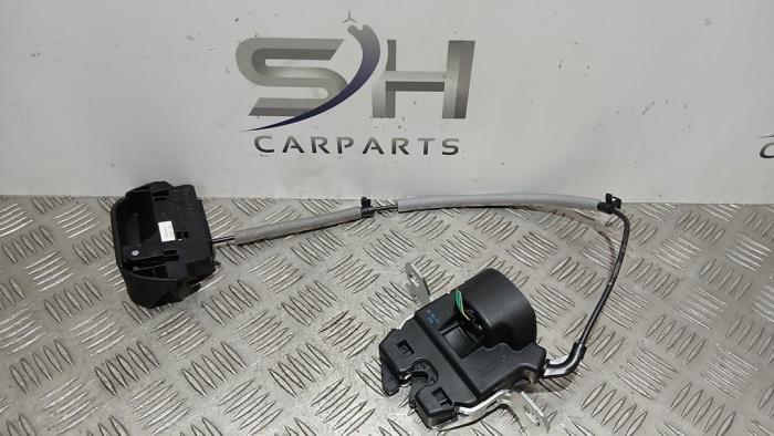 Begagnade Baksäteslås Mercedes CLA (118.3) 2.0 CLA-220d Pris € 45,00 Marginaltabell erbjuds av SH Carparts