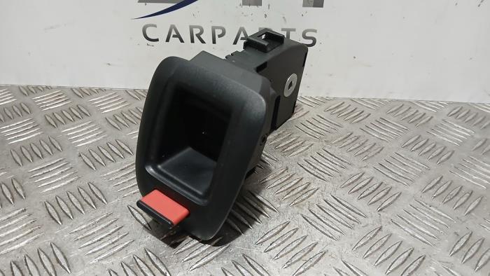 Begagnade Baksäteslås Mercedes B (W246/W242) 1.8 B-180 CDI BlueEFFICIENCY 16V Pris € 39,98 Marginaltabell erbjuds av SH Carparts