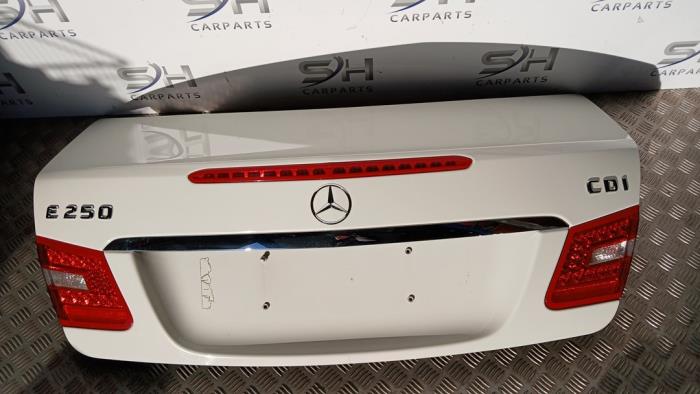 Begagnade Baklucka Mercedes E (C207) E-250 CDI 16V Pris € 200,00 Marginaltabell erbjuds av SH Carparts