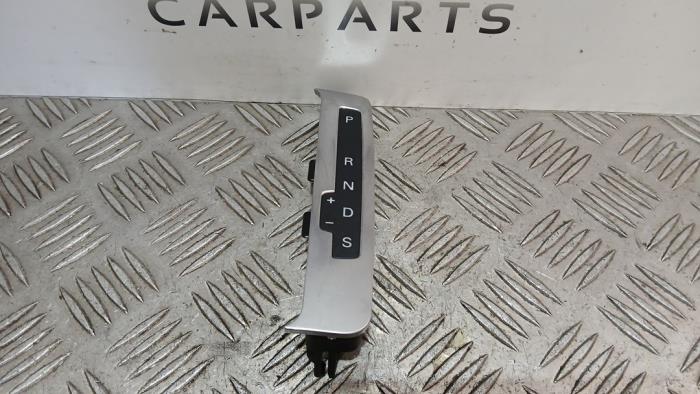 Gear shift selector indicator