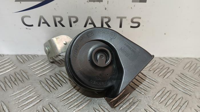 Używane Klakson Mercedes C Estate (S206) C-300 e 2.0 Turbo Cena € 65,00 Procedura marży oferowane przez SH Carparts