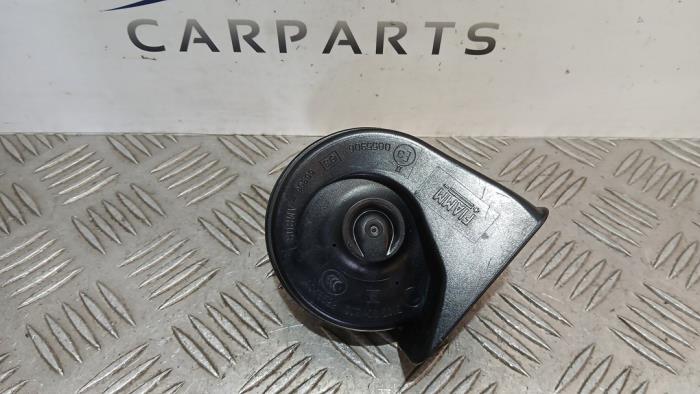 Używane Klakson Mercedes A (W176) 1.6 A-200 16V Cena € 40,00 Procedura marży oferowane przez SH Carparts