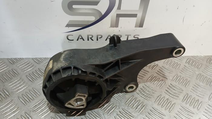 Usagé Support moteur Opel Astra J (PC6/PD6/PE6/PF6) 1.4 Turbo 16V Prix € 15,00 Règlement à la marge proposé par SH Carparts