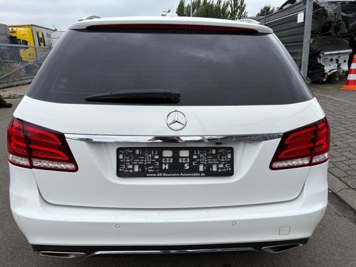 Begagnade Baklucka Mercedes E Estate (S212) E-220 CDI 16V BlueEfficiency,BlueTEC Pris € 240,00 Marginaltabell erbjuds av SH Carparts