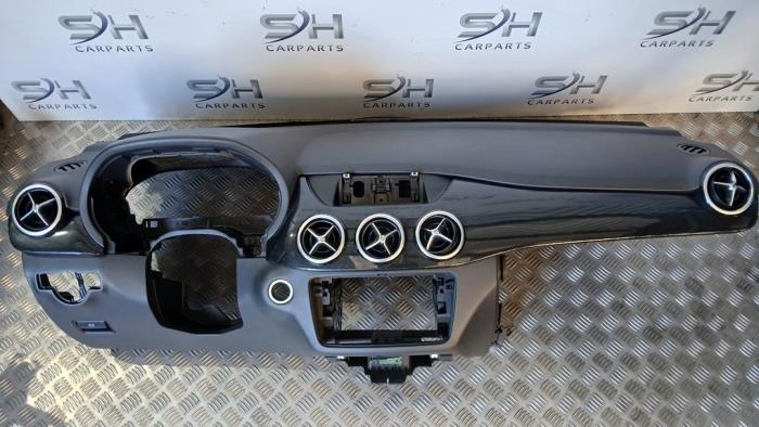Usados Salpicadero Mercedes B (W246/W242) 1.6 B-180 BlueEFFICIENCY Turbo 16V Precio € 150,00 Norma de margen ofrecido por SH Carparts
