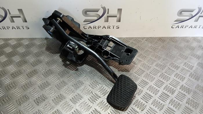 Używane Pedal hamulca Mercedes GLA (H247) 1.3 200 Turbo 16V Cena € 45,00 Procedura marży oferowane przez SH Carparts