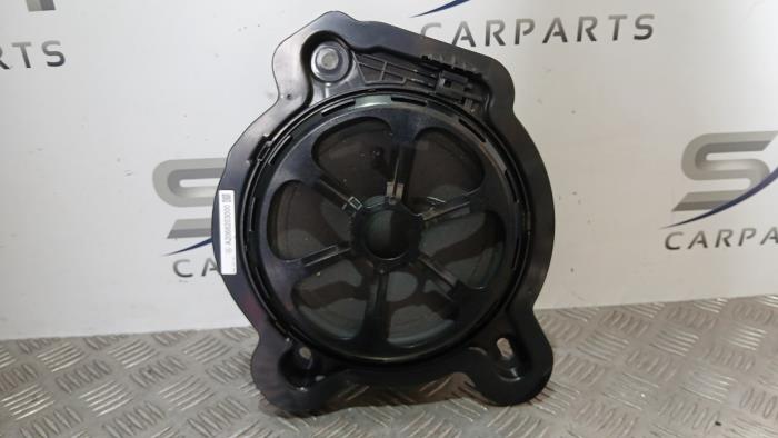 Używane Subwoofer Mercedes C Estate (S206) C-300 e 2.0 Turbo Cena € 80,00 Procedura marży oferowane przez SH Carparts
