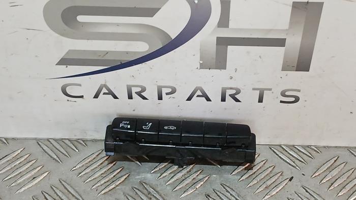 Usados Interruptor PDC Mercedes E Estate AMG (S213) 3.0 E-43 AMG V6 Turbo 4-Matic Precio € 50,00 Norma de margen ofrecido por SH Carparts