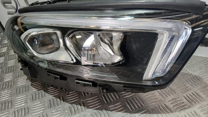 Używane Reflektor prawy Mercedes A (177.0) 1.3 A-160 Turbo 16V Cena € 800,00 Procedura marży oferowane przez SH Carparts