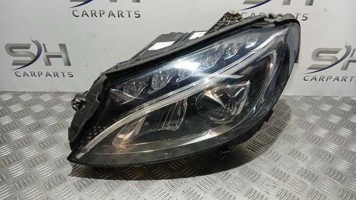 Używane Reflektor lewy Mercedes C Estate (S205) C-220 CDI BlueTEC, C-220 d 2.2 16V Cena € 730,00 Procedura marży oferowane przez SH Carparts