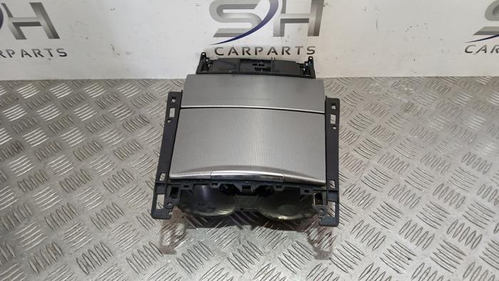 Gebrauchte Getränkehalter Mercedes E (W212) E-220 CDI 16V BlueEfficiency,BlueTEC Preis € 29,98 Margenregelung angeboten von SH Carparts