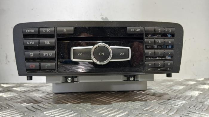 Używane Radio Mercedes B (W246/W242) 1.8 B-180 CDI BlueEFFICIENCY 16V Cena € 89,98 Procedura marży oferowane przez SH Carparts