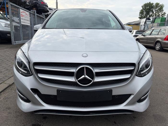 Używane Przód kompletny Mercedes B (W246/W242) 1.5 B-180 CDI,d 16V Cena € 3.500,00 Procedura marży oferowane przez SH Carparts