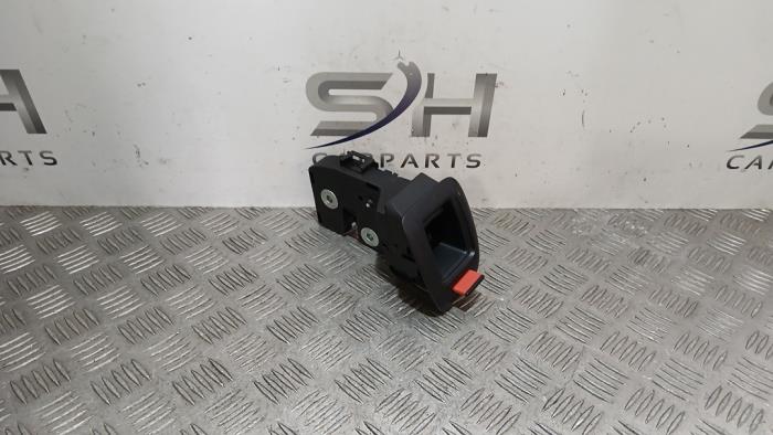 Begagnade Baksäteslås Mercedes B (W246/W242) 2.1 B-200 CDI BlueEFFICIENCY, B-200d 16V Pris € 39,98 Marginaltabell erbjuds av SH Carparts