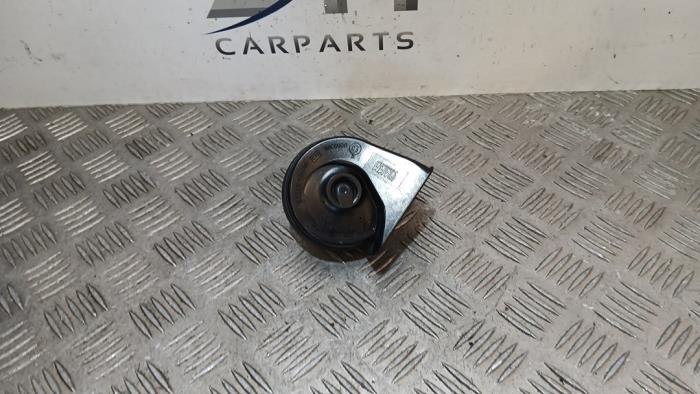 Używane Klakson Mercedes B (W246/W242) 1.6 B-180 BlueEFFICIENCY Turbo 16V Cena € 8,98 Procedura marży oferowane przez SH Carparts